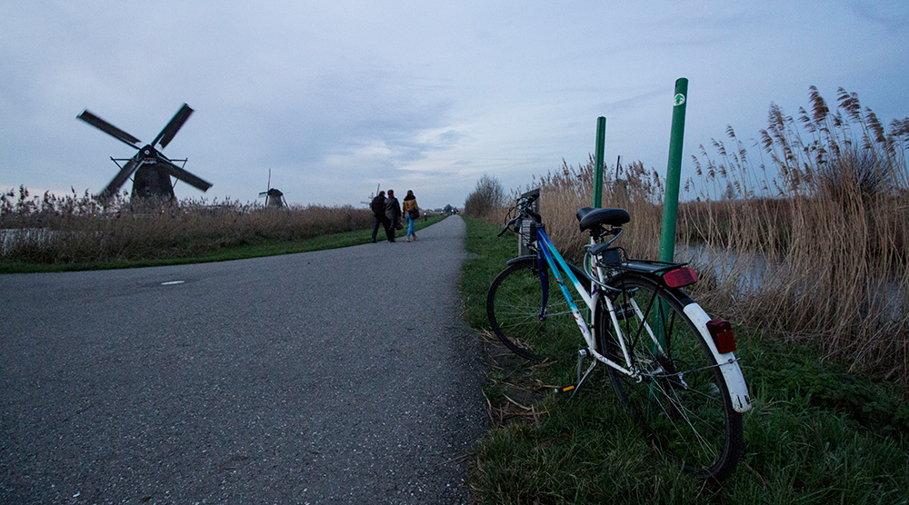 Sepeda di Belanda dan Kincir Angin